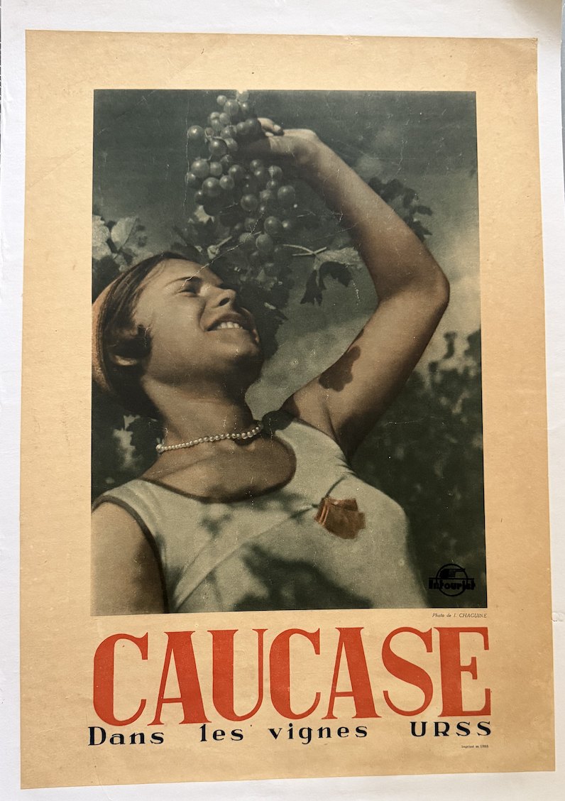 Caucase, dans les vignes — Intourist poster, photo I. Chaguine, c. 1936
